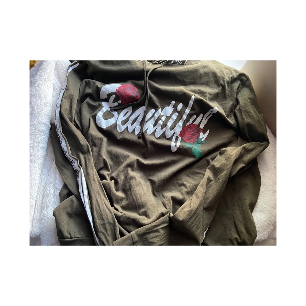 💚🆕Olive Green Graphic Hoodie💚
